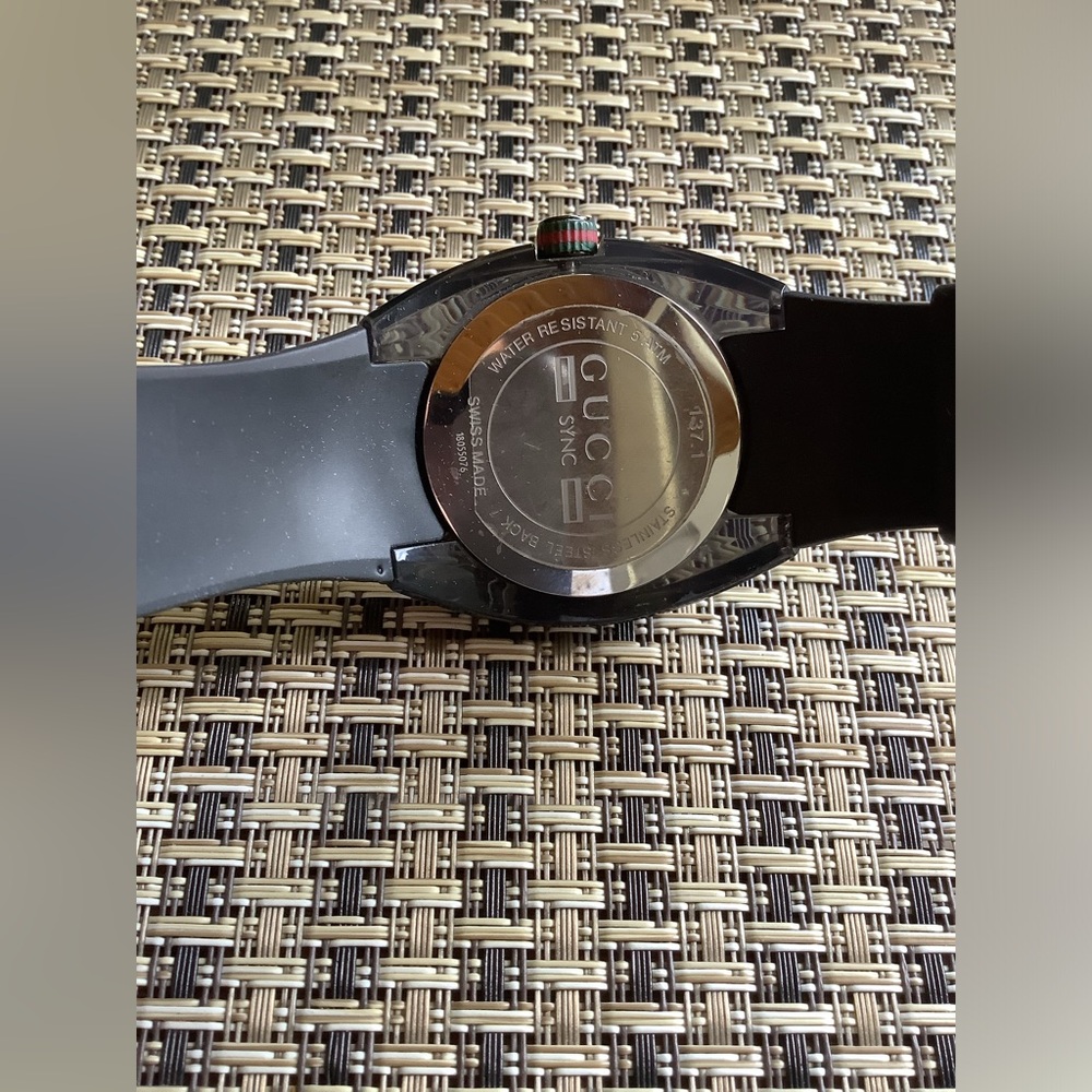 Mens GUCCI🌟 BIG and BEAUTIFUL 🖤💚❤️watch - Picture 15 of 16